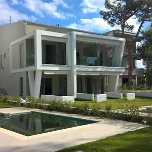 Pensiune Divine Luxury, Toroni